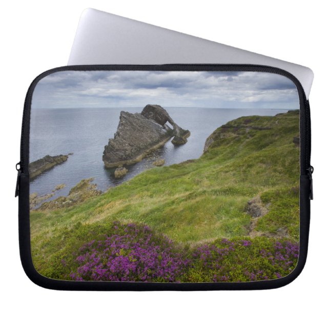 Capa Para Notebook Rocha do violino do arco, Portknockie, Scotland (Frente)
