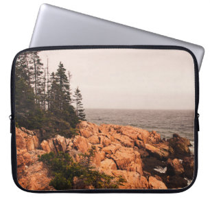 Capa Para Notebook Rochas e árvores na margem do Maine em Acadia N