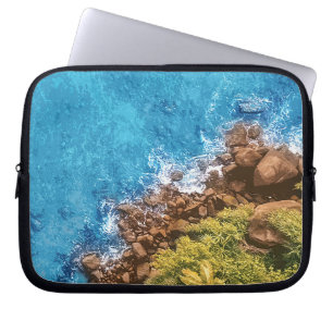 Capa Para Notebook Rochas no mar, acima da vista 1