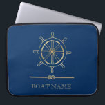 Capa Para Notebook Roda Dourada Náutica, Marinho Azul<br><div class="desc">Esta imagem apresenta uma roda de barco dourada,  sobre um fundo azul marinho.</div>