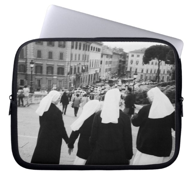 Capa Para Notebook Roma Itália, Patrulha de Freiras! (NR) (Frente)