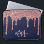 Capa Para Notebook Rosa Dourado Sparkle Glitter Drives Marinho Monogr<br><div class="desc">Glitter brilhante com Rosa Dourado brilhante brilhante em Marinho Azul com bolsa de laptop Monograma com nossos pingos de brilho inverso em branco rosa/rosa ouro. Projetado por Cedar e String. Para personalizar ainda mais, clique no link "personalizar mais" e use a ferramenta design para modificar o design. Se precisar de...</div>