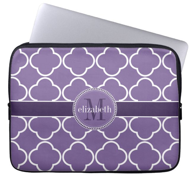 Capa Para Notebook Roxa | Quatrefoil Branco Monograma de Vestuário (Frente)