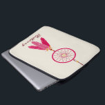 Capa Para Notebook Saco ideal cor-de-rosa dos eletrônicos do coletor<br><div class="desc">Os eletrônicos ensacam a caracterização de uma ilustração de um coletor ideal cor-de-rosa com penas cor-de-rosa.  Personalize com seu nome.</div>