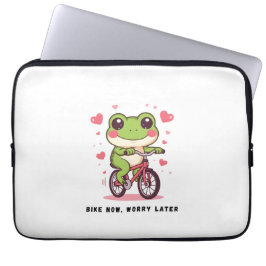 Capa Para Notebook Sapo Fofo Andando de Bicicleta | Presente Divertid