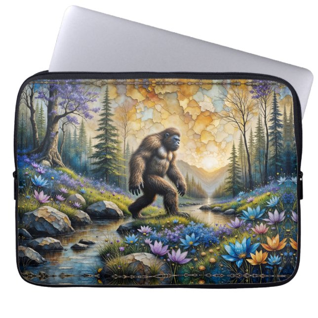Capa Para Notebook Sasquatch no vale da Montanha Floral (Frente)