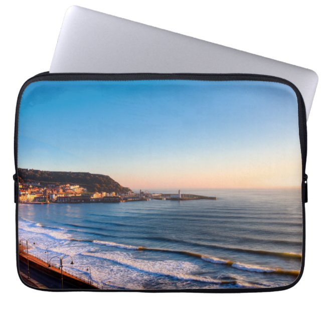 Capa Para Notebook Scarborough Coastline (Frente)