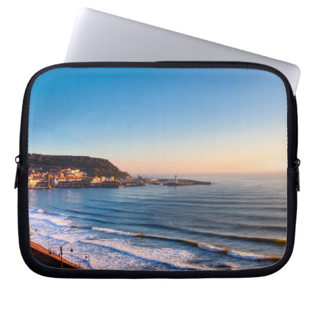 Capa Para Notebook Scarborough Coastline (Frente)