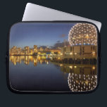 Capa Para Notebook Science World e CBD refletidos em False Creek,<br><div class="desc">COPYRIGHT David Wall / DanitaDelimont.com| CN02 DWA0002.jpg| Science World e CBD refletidos em False Creek,  Vancouver,  British Columbia,  Canadá</div>