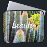 Capa Para Notebook Script de Beleza de Fotografia Bem Suculta dos Cac<br><div class="desc">Os cactos prosperam nas condições mais duras do deserto. Sonho com os dias ensolarados e a beleza de um jardim de verão sempre que se usa esta espantosa bolsa de laptop de neoprene fotográfica. Esta bolsa de laptop tem três tamanhos: 15", 13" e 10". Faz um presente de excelente para...</div>