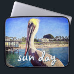 Capa Para Notebook Script de Citação de Foto Sun do Pier Pelican Bird<br><div class="desc">Este feliz pelicano tocou em um trem, olhando para uma praia na Califórnia, gritares "prontos para férias". Volte para a brisa quente sempre que você usa essa bolsa de laptop colorida de neoprene fotográfica. Esta bolsa de laptop tem três tamanhos: 15", 13" e 10". Faz um presente de excelente para...</div>