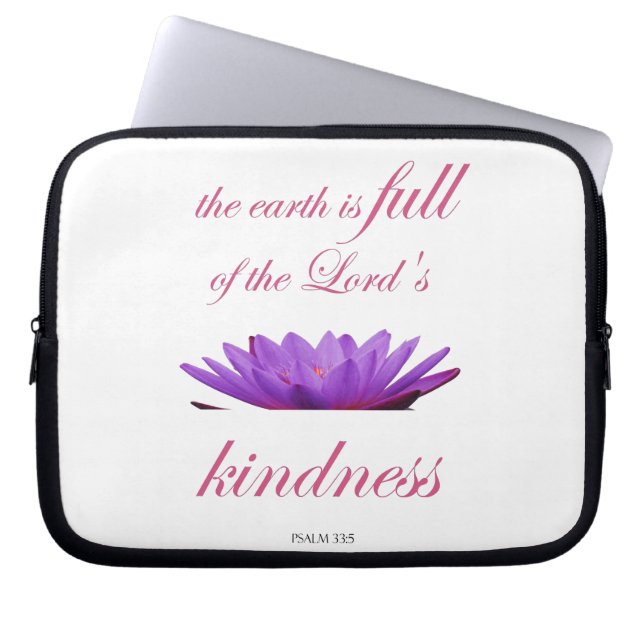 Capa Para Notebook Scripture, Psalm 33,  Lord's Kindness Purple Lotus (Frente)