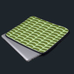 Capa Para Notebook Seletor Verde Amargo Picles Foodie Kosher Deli<br><div class="desc">Apresentando uma ilustração original de um picles verde-estaladiço. Perfeito para o seu alimento favorito! Não vê o que está procurando? Precisa de ajuda para a personalização? Entre em contato com Rebecca para ter algo projetado só para você.</div>