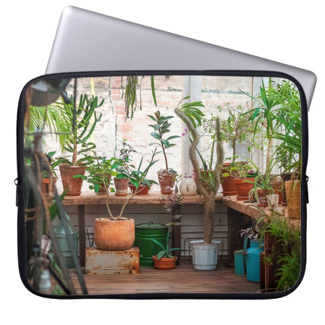 Capa Para Notebook Selva urbana. Jardim com plantas, flores. (Frente)