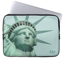 Capa Para Notebook Senhora Liberdade e Monograma em Azul Claro