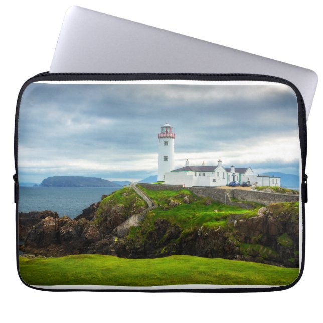 Capa Para Notebook Sentinel of the Atlantic – Fanad Head (Frente)