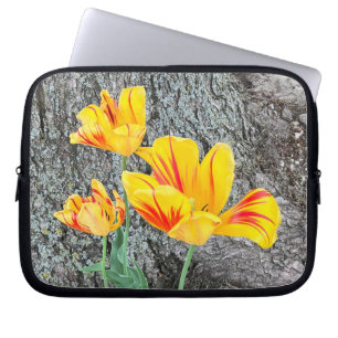 Capa Para Notebook Sequência de três tulipas amarelas /