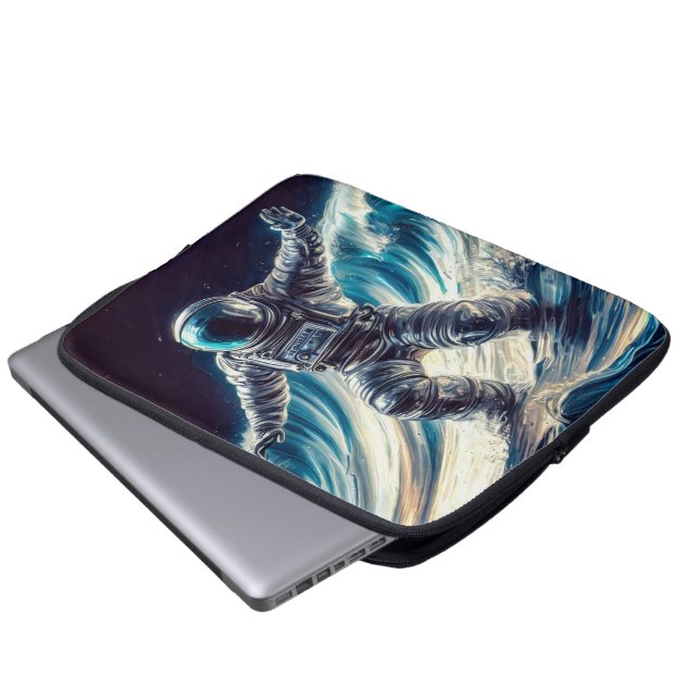 CAPA PARA NOTEBOOK SILVER ASTRONAUT SURFING THE VAULT CELESTIAL (Frente Inferior)