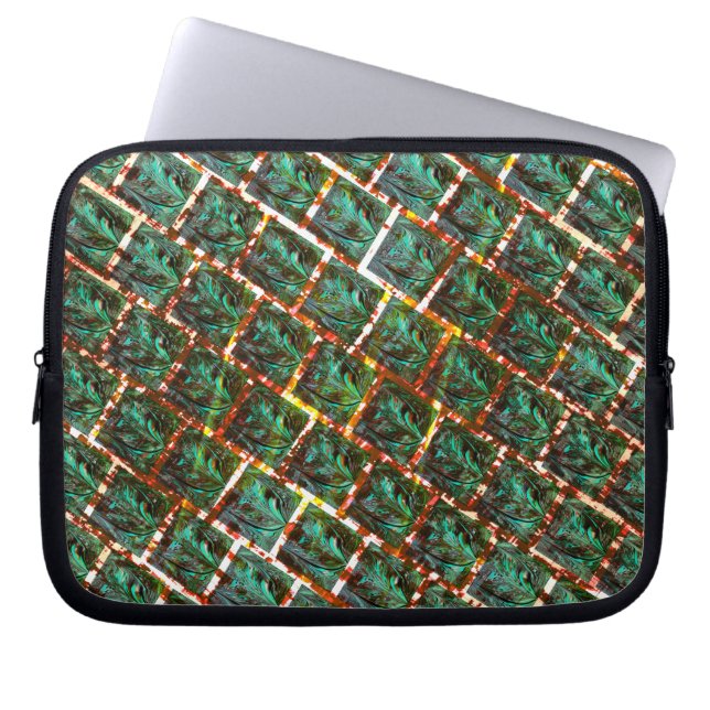 Capa Para Notebook Sob o grilo sujo e enferrujado (Frente)