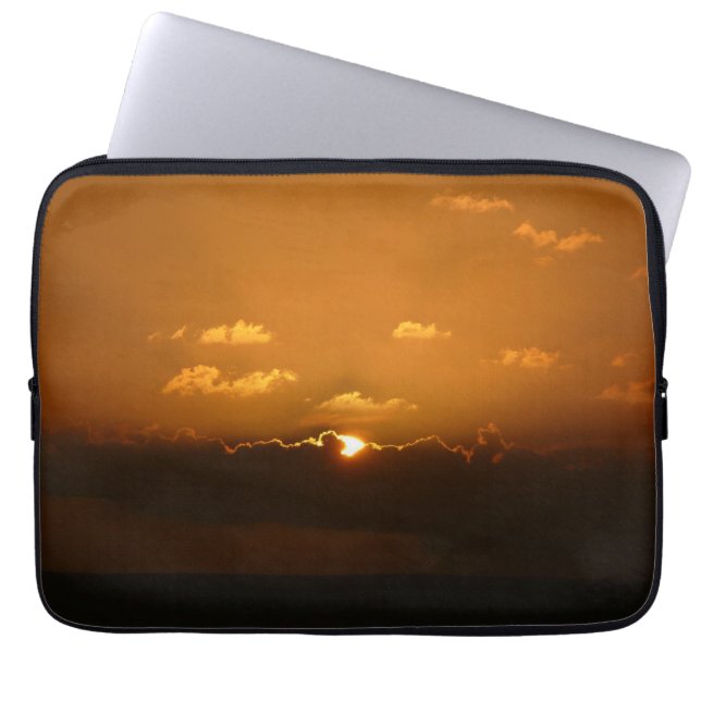 Capa Para Notebook Sol Atrás das Nuvens Foto Laranja Sunset (Frente)