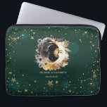 Capa Para Notebook Sol Celestial E Flores De Lua São Verdes<br><div class="desc">Sol e lua de ouro celestial,  flores e estrelas sobre fundo verde.</div>