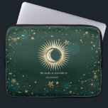 Capa Para Notebook Sol Dourado Celestial E Lua São Verdes<br><div class="desc">Sol e lua de ouro celestial,  e estrelas sobre fundo verde.</div>