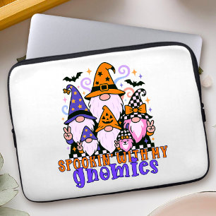 Capa Para Notebook "Spookin" Com Meus Gnomos: Amigos do Dia das Bruxa