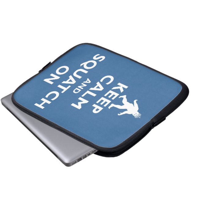 Capa Para Notebook Squatch sobre (Frente Inferior)