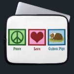 Capa Para Notebook Suíno-guincho<br><div class="desc">Pigs de Paz e Amor. Um bonito sinal de paz, coração, e um belo animal de estimação.</div>