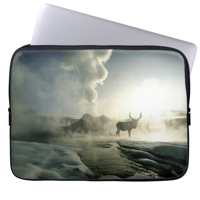 Capa Para Notebook Sunrise Silhouette of Elk at Castle Geyser (Frente)