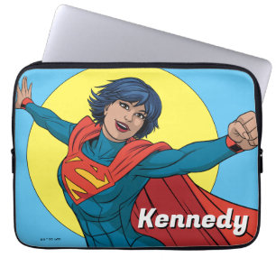 Capa Para Notebook Supergirl voando com roupa azul