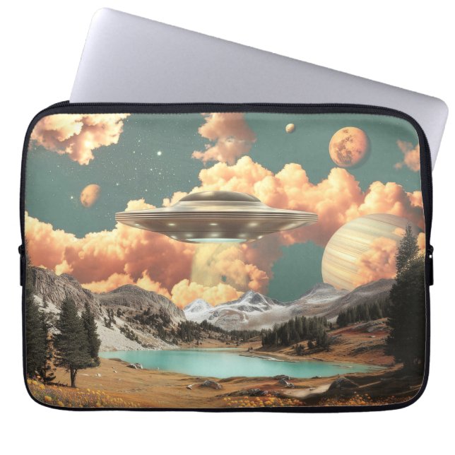 Capa Para Notebook Surreal UFO Above Mountain Lake with Planets (Frente)