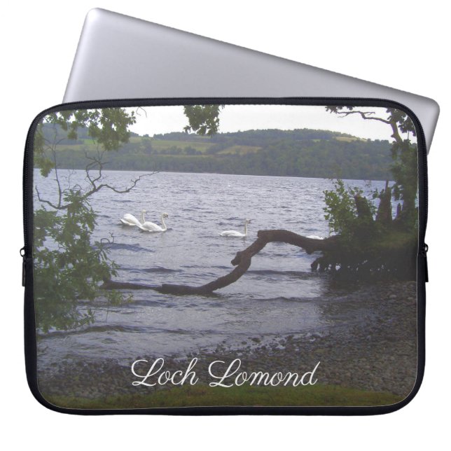 Capa Para Notebook Swans on Loch Lomond (Frente)