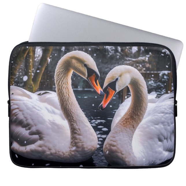 Capa Para Notebook Swans Românticos em uma Terra Maravilha de inverno (Frente)