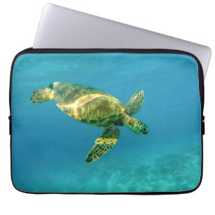 Capa Para Notebook Tartaruga marinha nadando em água oceânica turqu