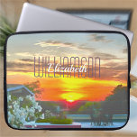Capa Para Notebook Telhado Sunset 2295<br><div class="desc">A pintura da coleção "Rooftop Sunset 2295" Melhora a proteção do seu laptop com uma capa personalizada. Essas capas leves e resistentes à água protegem seu dispositivo, mas também destacam seu estilo exclusivo com texto personalizado no design. Disponível em tamanhos variados, eles garantem um ajustado perfeito para o seu laptop...</div>