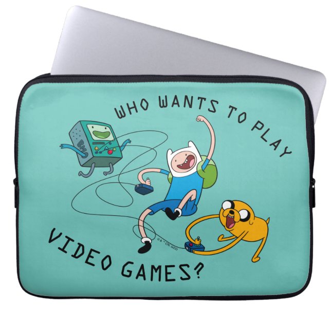 Capa Para Notebook Tempo de Aventura | Finn & Jake Play Com BMO (Frente)