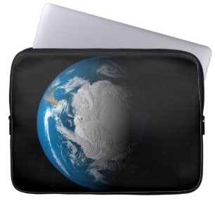 Capa Para Notebook Terra Inteira Mostrando Nuvens Simuladas Sobre A A