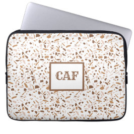 Capa Para Notebook Terraço Monograma Marrom e Bege e Branco