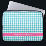 Capa Para Notebook Teste padrão à moda de Houndstooth do Aqua<br><div class="desc">Personalize esta bolsa de laptop com seu nome ou o texto de sua escolha.
 Heartlocked</div>