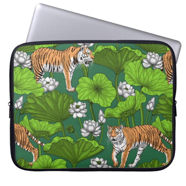 Capa Para Notebook Tigres na lagoa branca de lótus (Frente)