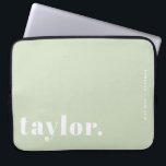 Capa Para Notebook Tipografia Retroativa Mint Green Personalizado<br><div class="desc">Faça seu laptop se destacar com este laptop personalizado com tipografia retrógrada ousada. Personalize-o com seu nome e uma frase curta para criar um design que é completamente seu. Escolha entre uma faixa de cores para se adequar ao seu estilo ou espaço de trabalho. Excelente para escola, trabalho ou viagem,...</div>