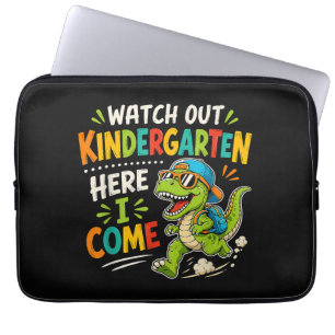 Capa Para Notebook Tome Cuidado Jardim de Infância Aqui Vou Eu Dino