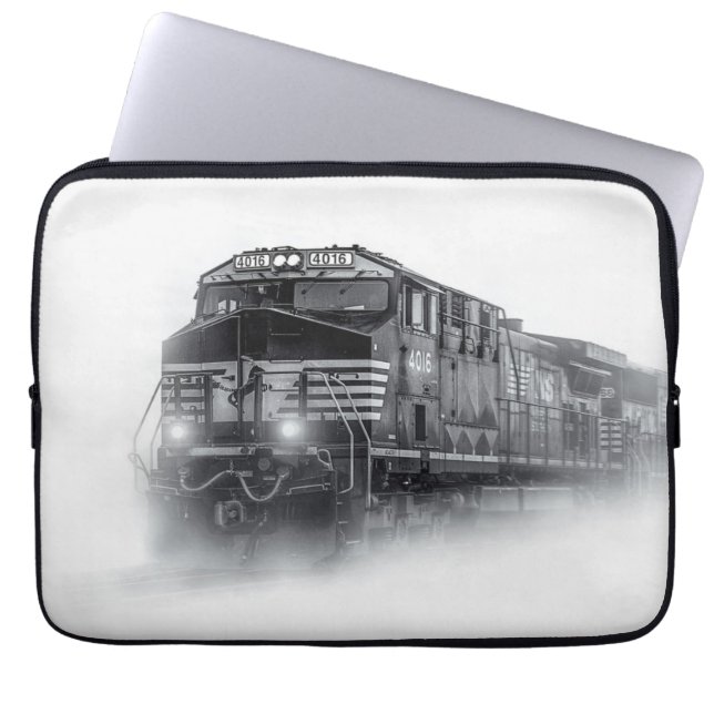 Capa Para Notebook Train Black and White train tracks (Frente)