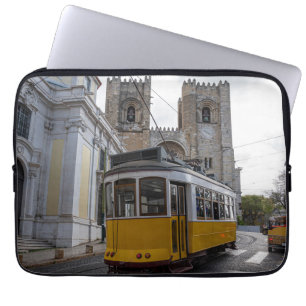 Capa Para Notebook Trama amarela na Catedral de Lisboa em Portugal