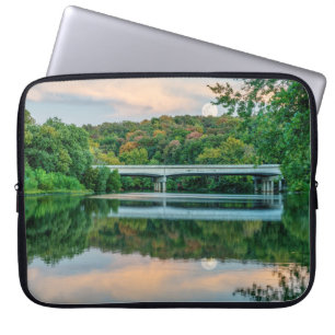 Capa Para Notebook Tranquilidade do Lago Springfield Noite