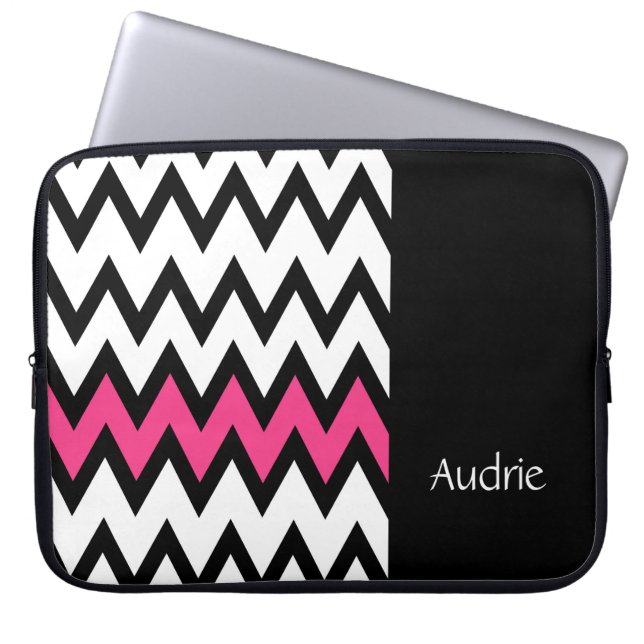 Capa Para Notebook Trendy Black and White Chevron Pink with Name (Frente)