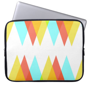 Capa Para Notebook Triângulos amarelos, vermelhos e azuis de cadete