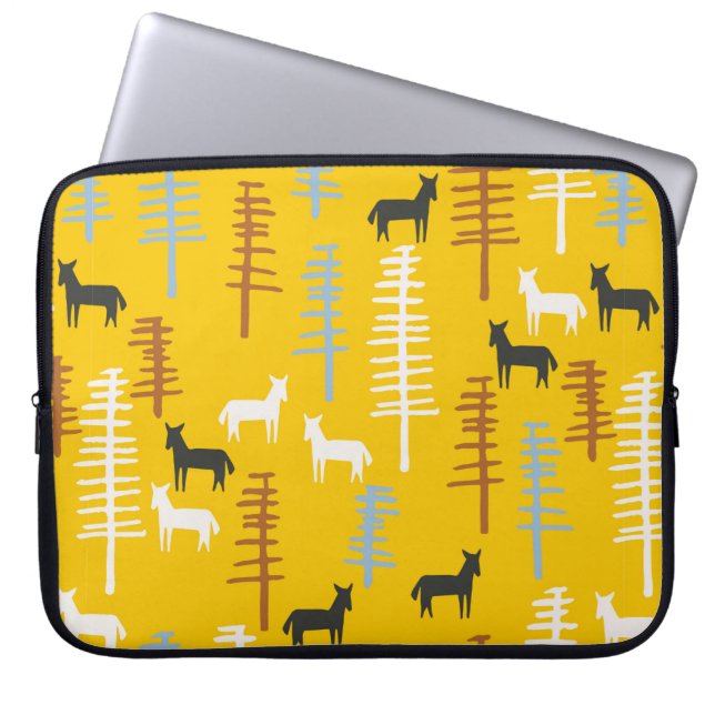 Capa Para Notebook Tribal com cavalos e árvores, criativo (Frente)