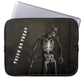 Capa Para Notebook Trick or Treat. Man dressed as skeleton